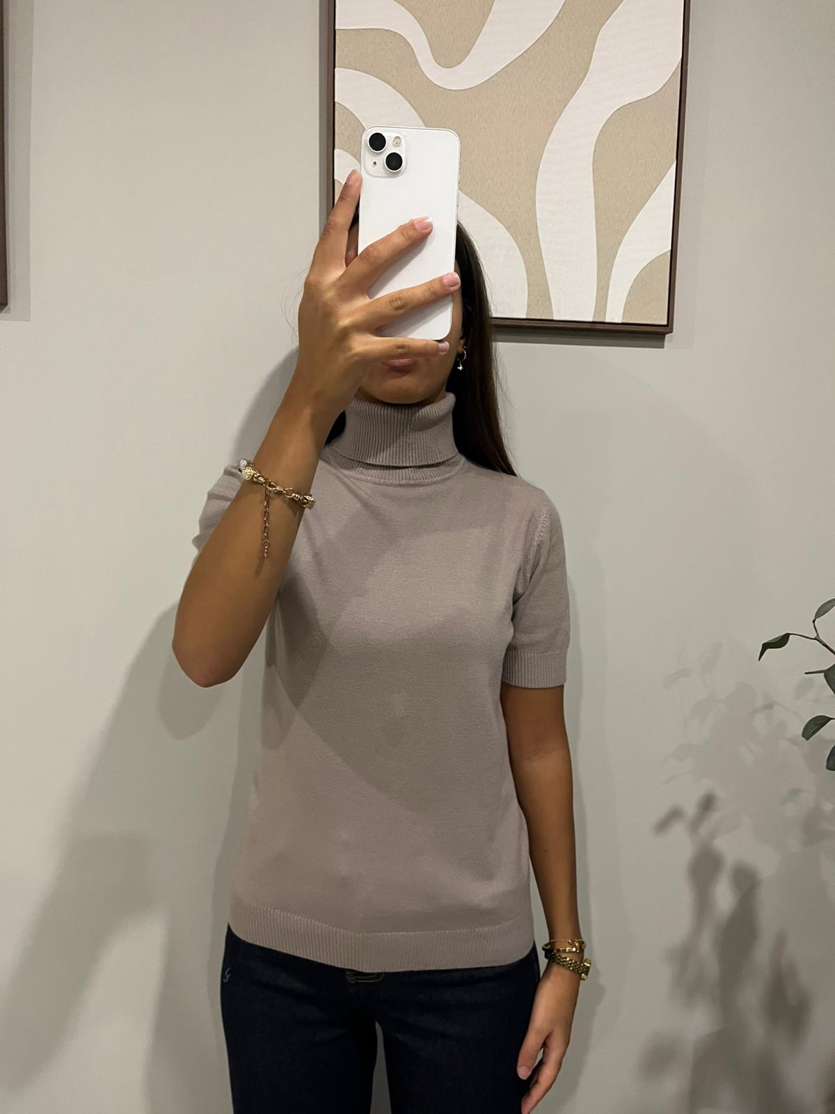 Pull manches courtes col roulé taupe