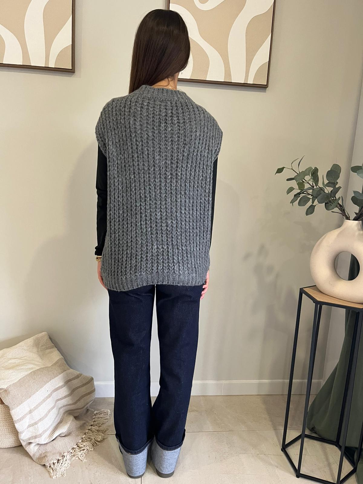 Pull sans manches en maille côtelée – gris